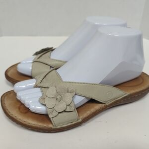 Born Leather Sandals Thongs Ladies Sz 7M Ivory Comfort Logo